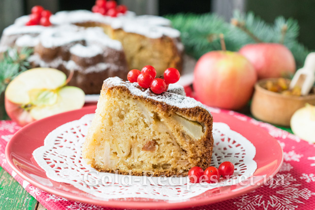 Яблучний пиріг на кефірі з манкою