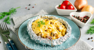 Картопля з м'ясом в духовці у фользі (рецепт з сиром, овочами та майонезом)