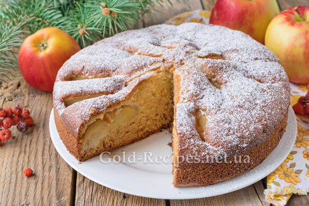 Яблучний пиріг на кефірі (дуже пухкий і смачній!)