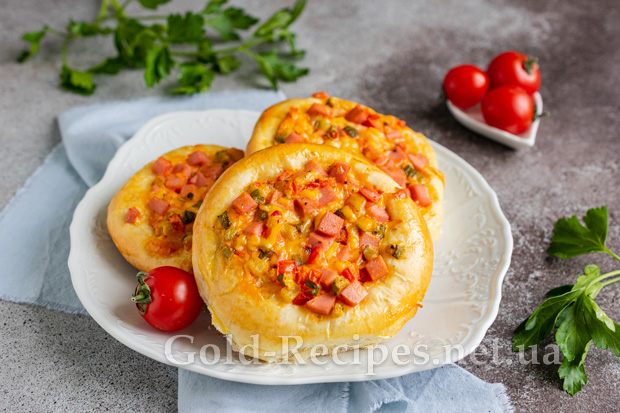 Міні-піца, як зі шкільної їдальні, але смачніша: рецепт